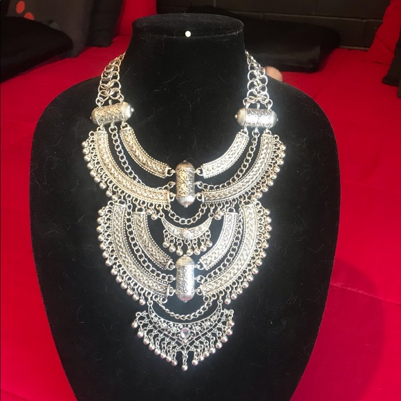Accessories - “🔲 NWOT 🔲“ EXCEPTIONAL BOLD STATEMENT NECKLACE